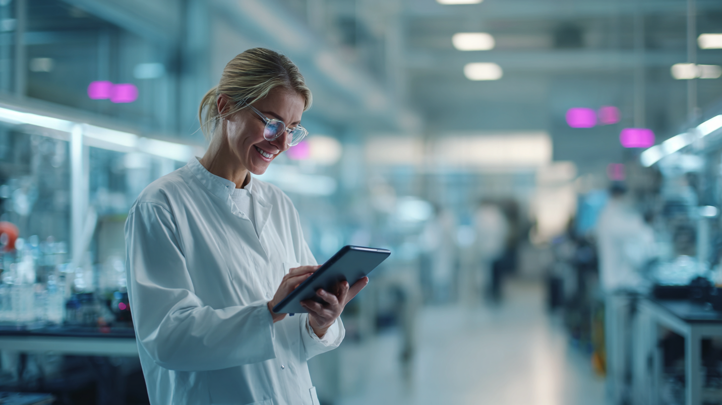 isaxmarketing_Photorealistic_factory_worker_effortlessly_swit_ed30ae5c-71b0-4119-bcfb-469ed9207fba_2
