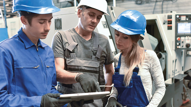 Werkerassistenzsysteme für das Anlernen von Mitarbeitern